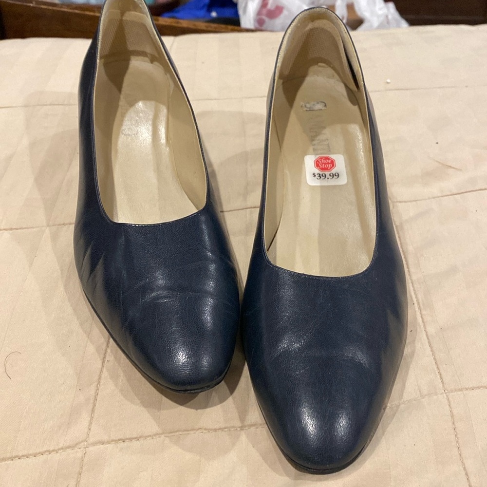 Women’s dress pump size 12.  Heel is 1 1/2” Navy Blue